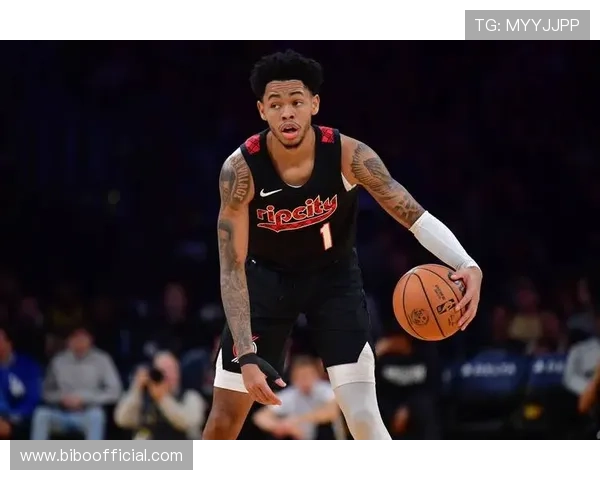 安芬尼·西蒙斯在开拓者逐步成长为关键得分后卫展现领袖气质